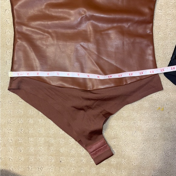 Pinsy vegan leather shapewear bodysuit - Picture 4 of 6